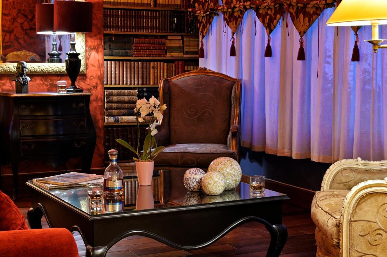 Hotel Demeure Loredana Сен-Флоран Екстериор снимка