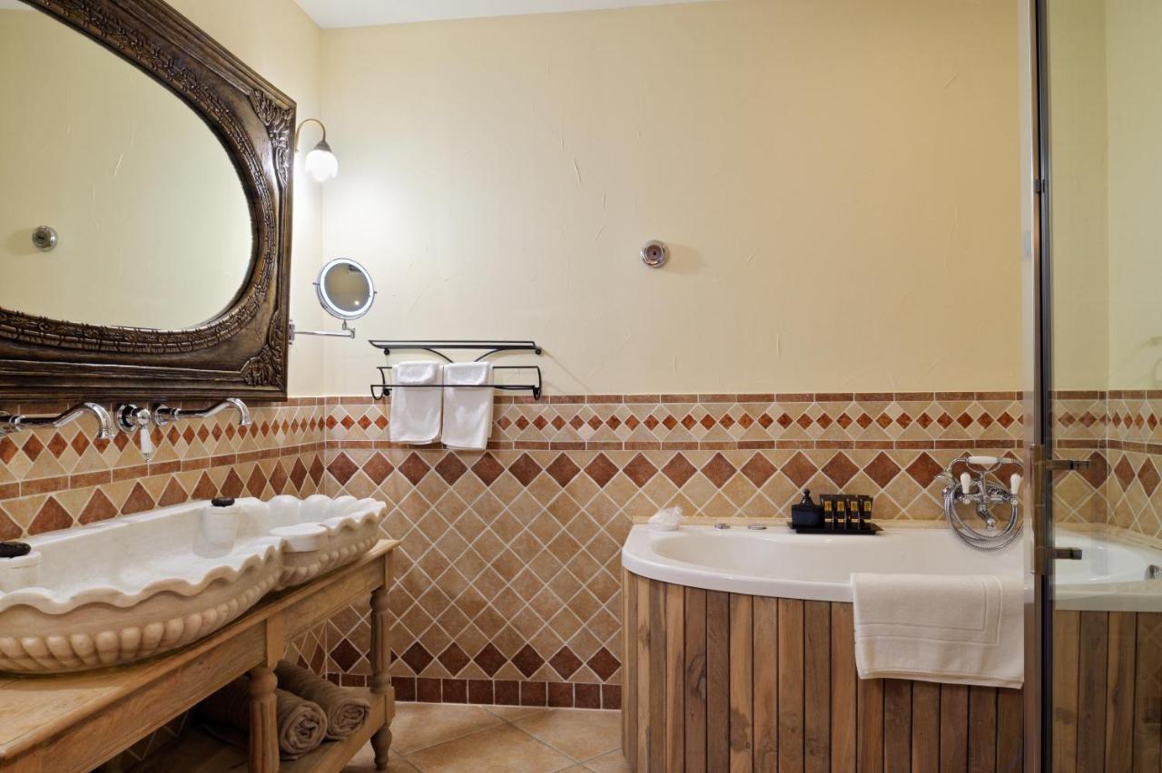 Hotel Demeure Loredana Сен-Флоран Екстериор снимка