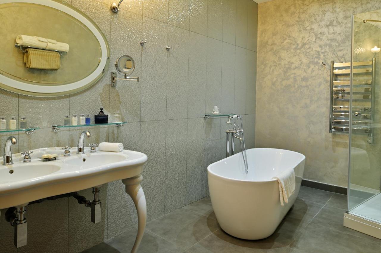 Hotel Demeure Loredana Сен-Флоран Екстериор снимка
