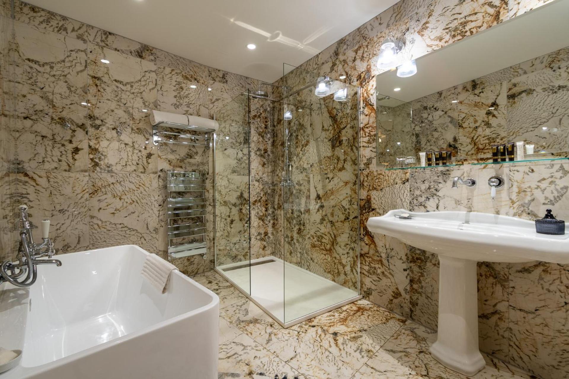 Hotel Demeure Loredana Сен-Флоран Екстериор снимка