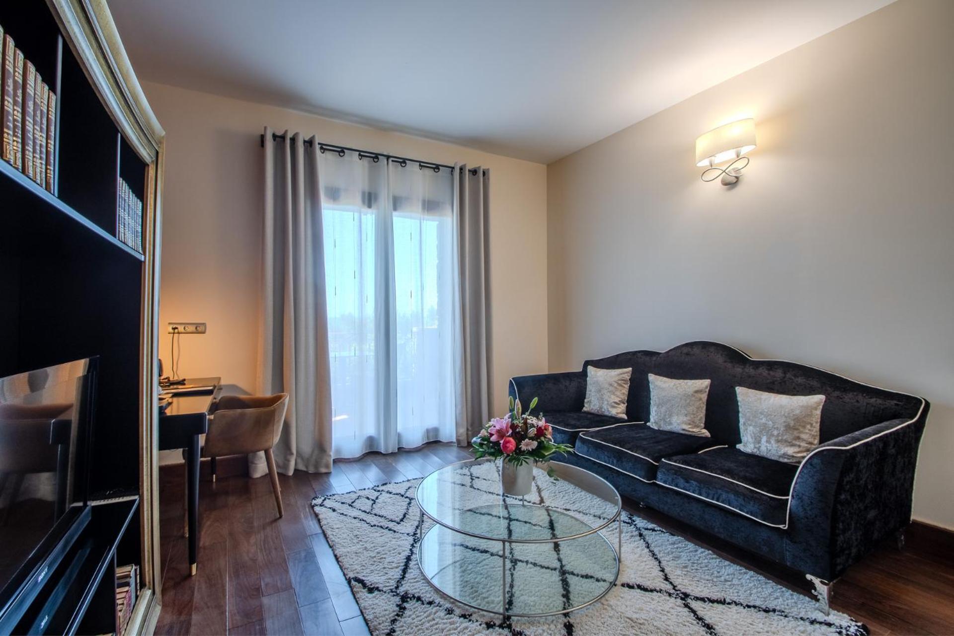 Hotel Demeure Loredana Сен-Флоран Екстериор снимка