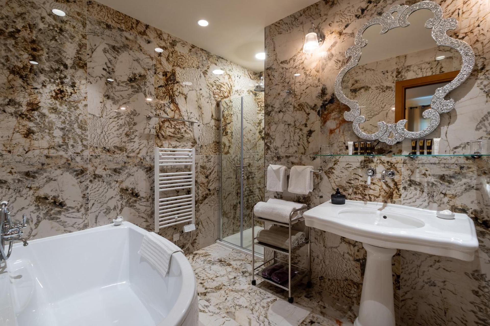 Hotel Demeure Loredana Сен-Флоран Екстериор снимка